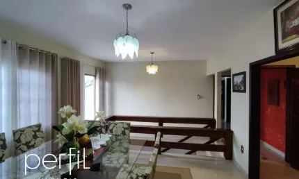 Casa Residencial e comercial à venda em Joinville-SC, bairro Guanabara: 3 quartos, 1 suíte, 3 salas, 2 vagas, 280,70 m²!