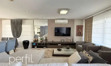 Casa com 3 dormitórios, sendo 1 suíte e 2 demi-suítes com 240m2 privativos e 3 vagas de garagem no bairro floresta - joinville, sc