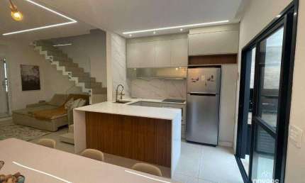 Sobrado com 3 dormitórios à venda, 110 m² por R$ 698.000,00 - Glória - Joinville/SC