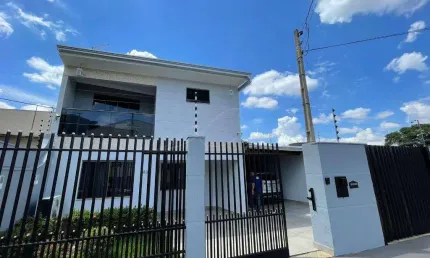 Sobrado à venda no Jd. Alvorada em Maringá/PR com 195,38m² de construção e com 3 quartos