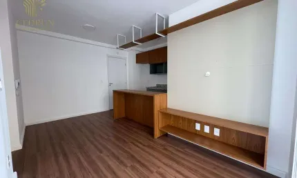 Apartamento para Locação com 02 quartos sendo 01 suíte e sacada com churrasqueira na Zona 08 em Maringá, no Royal Palace.