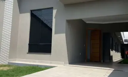 Casa de  3 quartos sendo 1 suíte, sala com pé direito duplo, cozinha integrada  com a área gourmet,