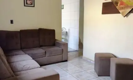 Casa 3 quartos com 1 suíte, sala, cozinha, garagem coberta para 3 carros, lote inteiro  buriti sere