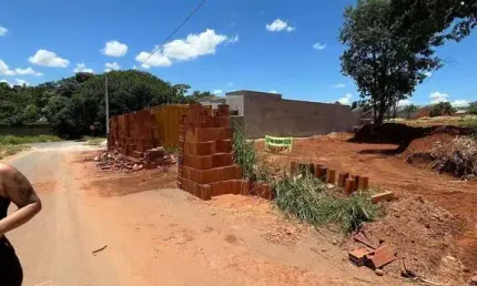 Venda-se lote em setor asfaltado,próximo a avenida principal do setor, proximo ao posto, parque ibi