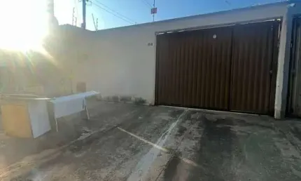 Aluga-se casa com 3 quartos 1 suíte, 1 banheiro social, sala, cozinha, garagem  , parque veiga jard