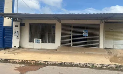 Aluga-se três salas sendo uma com pia de cozinha, forro pvc, com 2 banheiros, itapoã, aparecida de