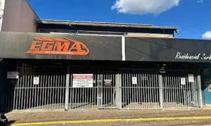 Vende-se  sala comercial e 4 apartamentos para locação, sendo 3 de 2 quartos , loteamento celina pa