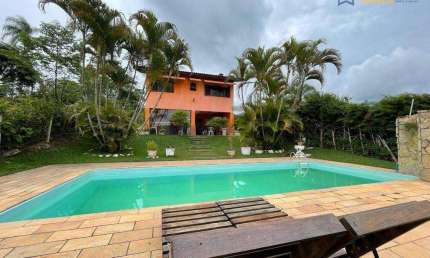Chácara de 3 Dormitórios com Piscina e Apartamentos para Hóspedes à Venda em Condomínio Fechado, Serra Negra - Bom Jesus dos Perdões/SP