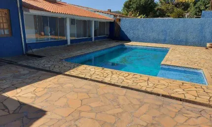 Chácara com 2 Suítes e Área de Lazer Completa em Condomínio Fechado, Rio Abaixo, Atibaia/SP