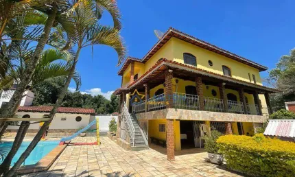 Chácara à venda em Atibaia com 4.000 m², 4 dormitórios, lazer completo e possibilidade de permuta