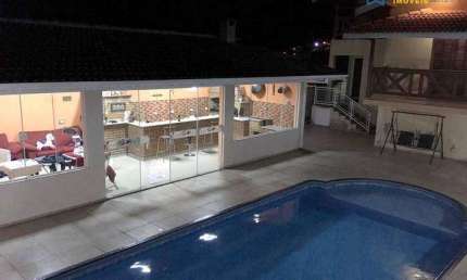Casa de 2 Dormitórios à Venda em Condomínio Fechado em Piracaia/SP: Amplo Espaço e Luxo