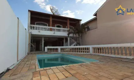 Casa Espaçosa à Venda em Nazaré Paulista - Possibilidade de Permuta por Imóvel em Atibaia