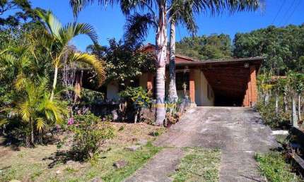 Chácara de 3 Dormitórios à Venda - 15000 m² com Lago e Piscina - Toledo, MG