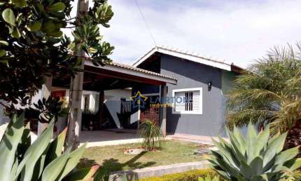 Casa Espaçosa à Venda no Residencial Terras de Atibaia - 230 m² de Construção