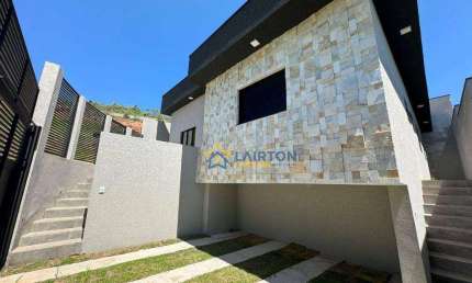 Casa Encantadora de 3 Dormitórios com Piscina no Centro de Bom Jesus dos Perdões - 93m²