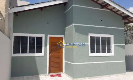 Casa Térrea à Venda com Área Gourmet e 2 Suítes em Atibaia