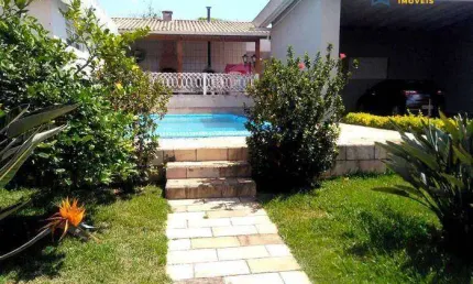 Casa à venda com excelente localização no bairro Alvinópolis, Atibaia/SP