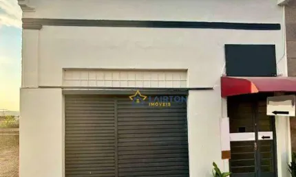 Imóvel localizado na principal rua comercial do Centro do município.