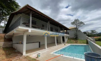 Chácara à Venda em Jardim Estância Brasil, Atibaia - 3 Dormitórios e Piscina - 677 m²