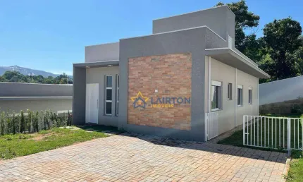 Casa térrea em condomínio fechado – não geminada, terreno amplo!