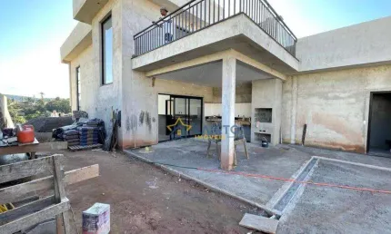 ? Casa Espetacular no Jardim Centenário – Ampla, Completa e Pronta para Receber Você! ?