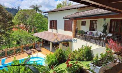 Casa Estilo Chácara em Condomínio Fechado – Vista Incrível e Muito Espaço!