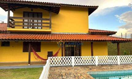 Chácara com Duas Casas, Piscina e Área de Lazer à Venda em Atibaia