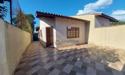Casa Térrea com Quintal Amplo e Suíte à Venda em Atibaia