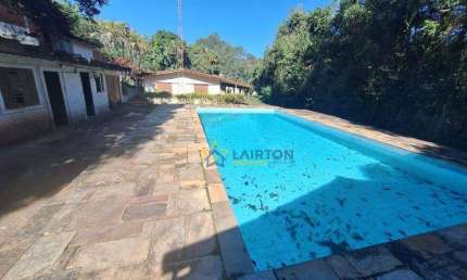 Chácara à Venda com 3 Dormitórios, Área Gourmet e Piscina em Atibaia