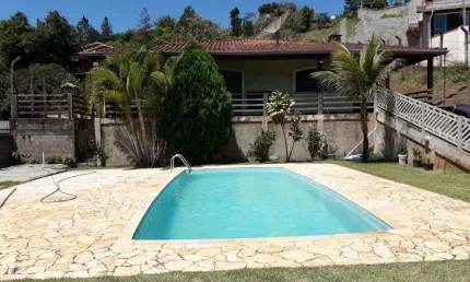 ?? Chácara Aconchegante com Piscina e Área Gourmet – Perfeita para Lazer e Conforto!