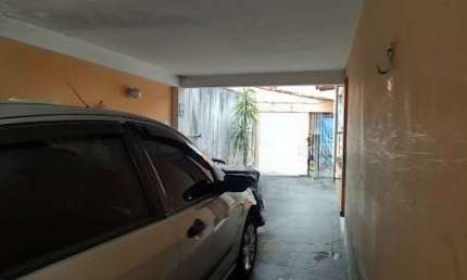 Terreno com Duas Casas e Área Gourmet: Ideal para Investimento