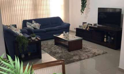 Sobrado com três quartos à venda em Jardim Caravelas