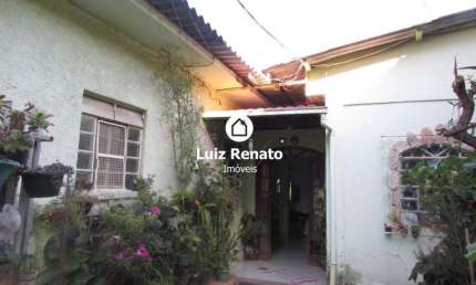 Casa com 190 m², 06 quartos 01 Suíte,03 banhos,04 vagas, 02 salas