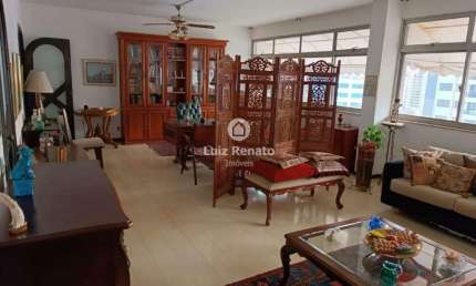 Amplo apartamento com ótima localizaçâo na Savassi.