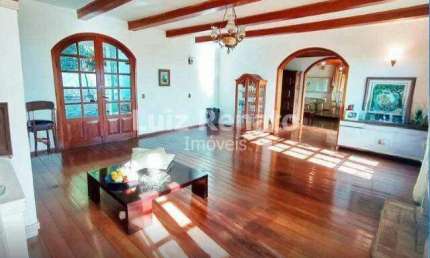 Casa com 4 Quartos e 6 banheiros para Alugar, no Belvedere