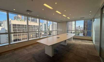 Sala Comercial Sofisticada no Funcionários – Elegância e Conforto em Localização Privilegiada