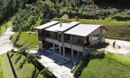 Mansão à venda  3 Suítes com 400m² em Vargem Alta/ ES