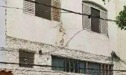 Sobrado comercial e residencial à venda, 180 m2, 4 quartos, terraço e salão, R$ 980 mil, próximo ao