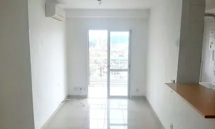 Apartamento para locação de 2 quartos frente pra rua, andar alto, com suíte e vaga suficiente no Ac