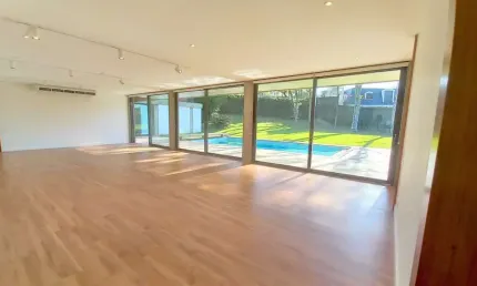 Casa alto padrão para locação com 5 suítes 6 vagas no Jardim Everest / Cidade Jardim  próximo ao Jo