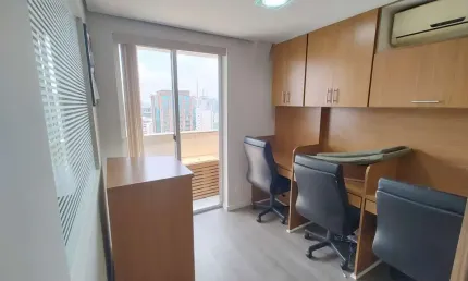 Sala comercial mobiliada  à venda com 2 banheiros 1 vaga, em frente estação do Metrô Paraíso, Vergu