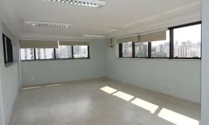 Conjunto Comercial para locação com 48m², andar alto, uma vaga na Teodoro Sampaio em Pinheiros
