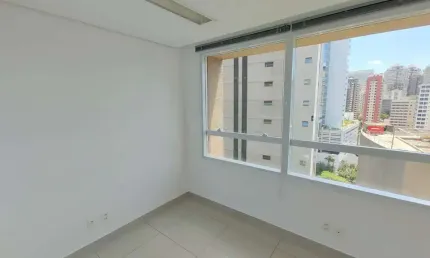 Conjunto com 3 Salas para locação, ar-condicionado, banheiro, copa e vaga, na Rua Itapeva, em frent