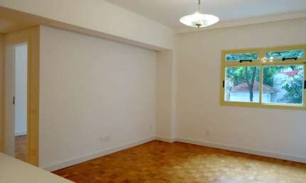 Apartamento reformado com 76m² para locação 2 dormitórios 1 suíte sem vaga ,ao lado do Metrô Brigad