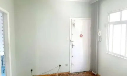 Apartamento de frente à venda com 52m² de 2 dormitórios a duas quadras da Praia do Itararé, São Vic