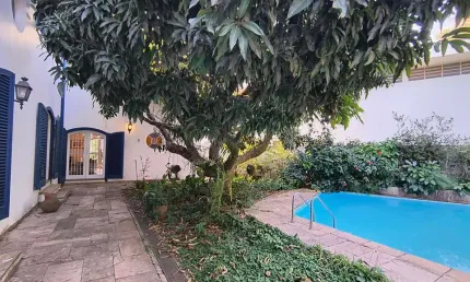 Casa à venda,com 368m² 3 dormitórios 1 suíte 3 vagas próximo à praça do por do sol noalto de pinhei
