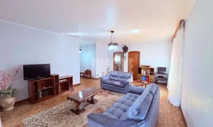 Casa no Carrão com 3 Dormitórios sendo 1 Suíte, Quintal, 2 Vagas, 233 m²