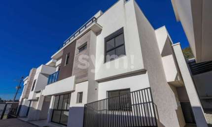Casa em condomínio fechado com 3 quartos à venda na Rua Roberto Simonsen, 50, Guabirotuba, Curitiba por R$ 1.125.000