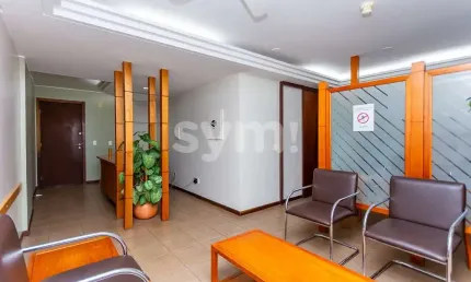 Sala comercial para alugar na Rua Emiliano Perneta, 680, Centro, Curitiba por R$ 2.990