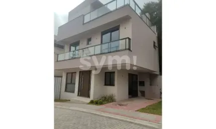 Casa em condomínio fechado com 3 quartos para alugar na Avenida Cândido Hartmann, 5118, Santa Felicidade, Curitiba por R$ 9.500